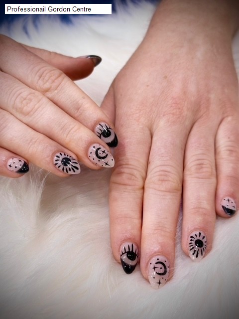 Sundays 3 Beauty Salon Open in Gordon, NSW: Young Beauty & Nails,Professionail Gordon Centre,USA Nails and Footspa,