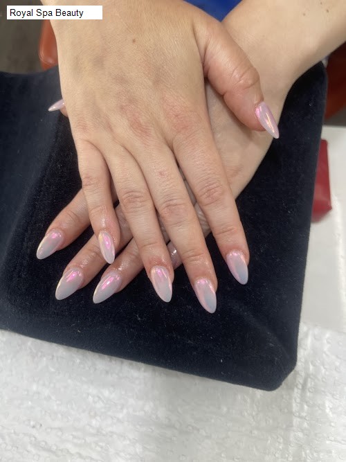 Sunday3 Beauty Salon Open in Elwood, VIC: Royal Spa Beauty,Curtis Patten’s Nail Studio,Elwood Classy Nails & Spa,