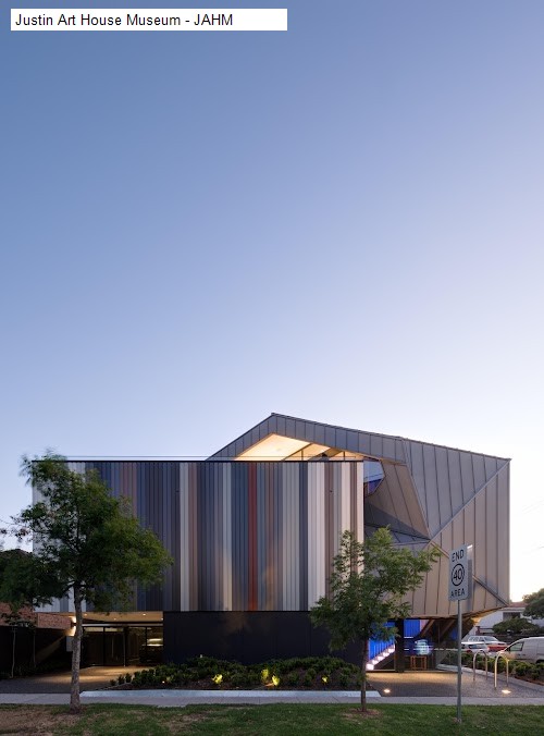 5 review location for tourist in Prahran, VIC Australia: 1. Justin Art House Museum - JAHM,2. Victoria Gardens,3. Grattan Gardens,4. Lumley Gardens,5. Bang palace,